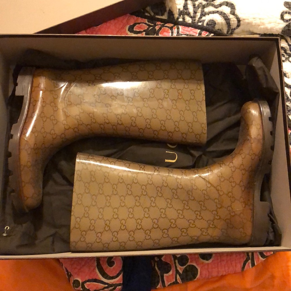 Womens 8 gucci rain boots